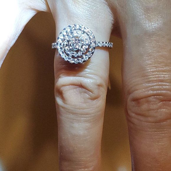 Brand new beautiful diamond 14K white gold ring - Picture 9 of 11